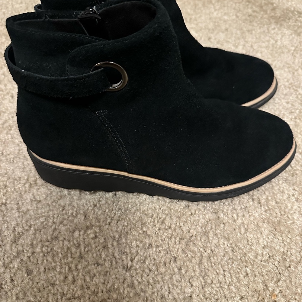 Clarks Collection Women's 7 M Sharon Spring Boot Black Suede Wedge Side Zip Shoe - Picture 3 of 8